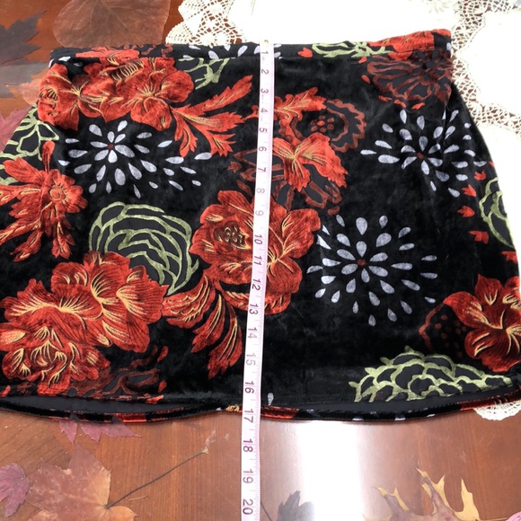 SOLD Band of Gypsies Velvet Floral Mini Skirt Size Large Black Burnt Sienna - Picture 9 of 12